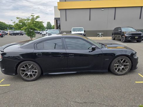 Used 2018 Dodge Charger R/T Scat Pack RWD image 8