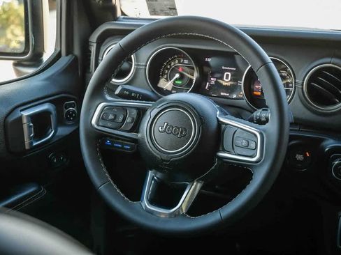 Used 2023 Jeep Wrangler Sahara image 17