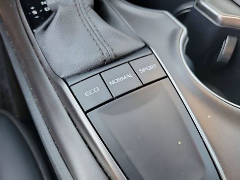 Used 2024 Toyota Camry SE image 21