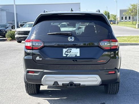 Used 2025 Honda Pilot TrailSport image 26