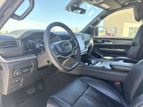 Used 2024 Jeep Wagoneer L Series II w/ Flexible Seating Group image 14