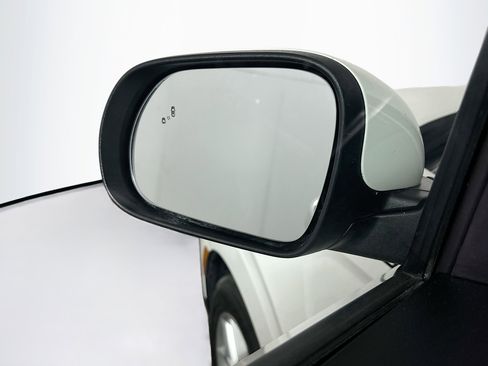 Used 2025 Kia Soul LX w/ LX Technology Package FWD image 16