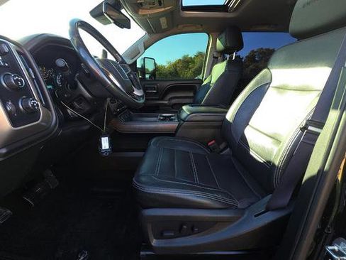 Used 2017 GMC Sierra 2500 Denali w/ Duramax Plus Package image 6