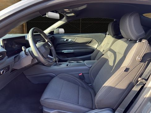 Used 2024 Ford Mustang GT RWD image 3