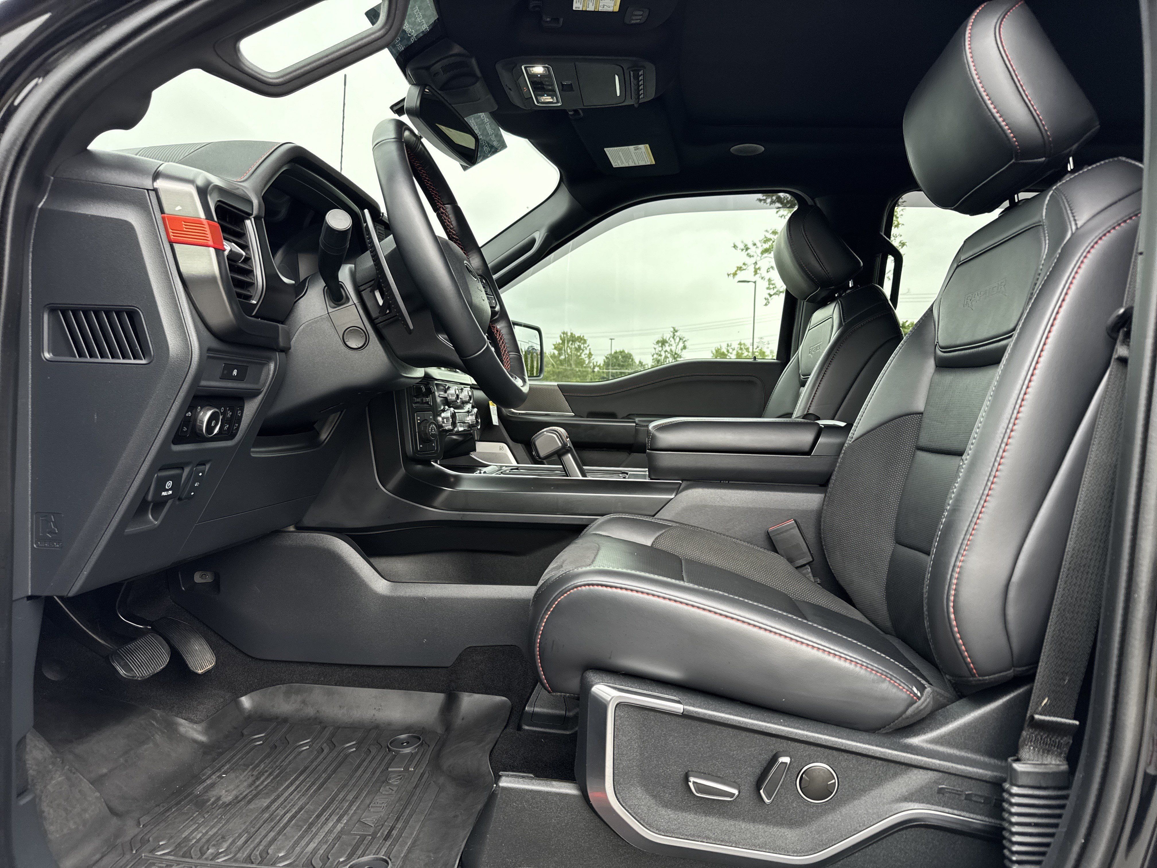 Used 2025 Ford F150 Raptor AWD/4WD image 17