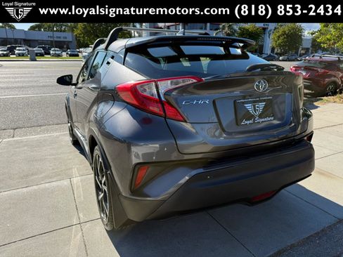 Used 2018 Toyota C-HR XLE FWD image 5