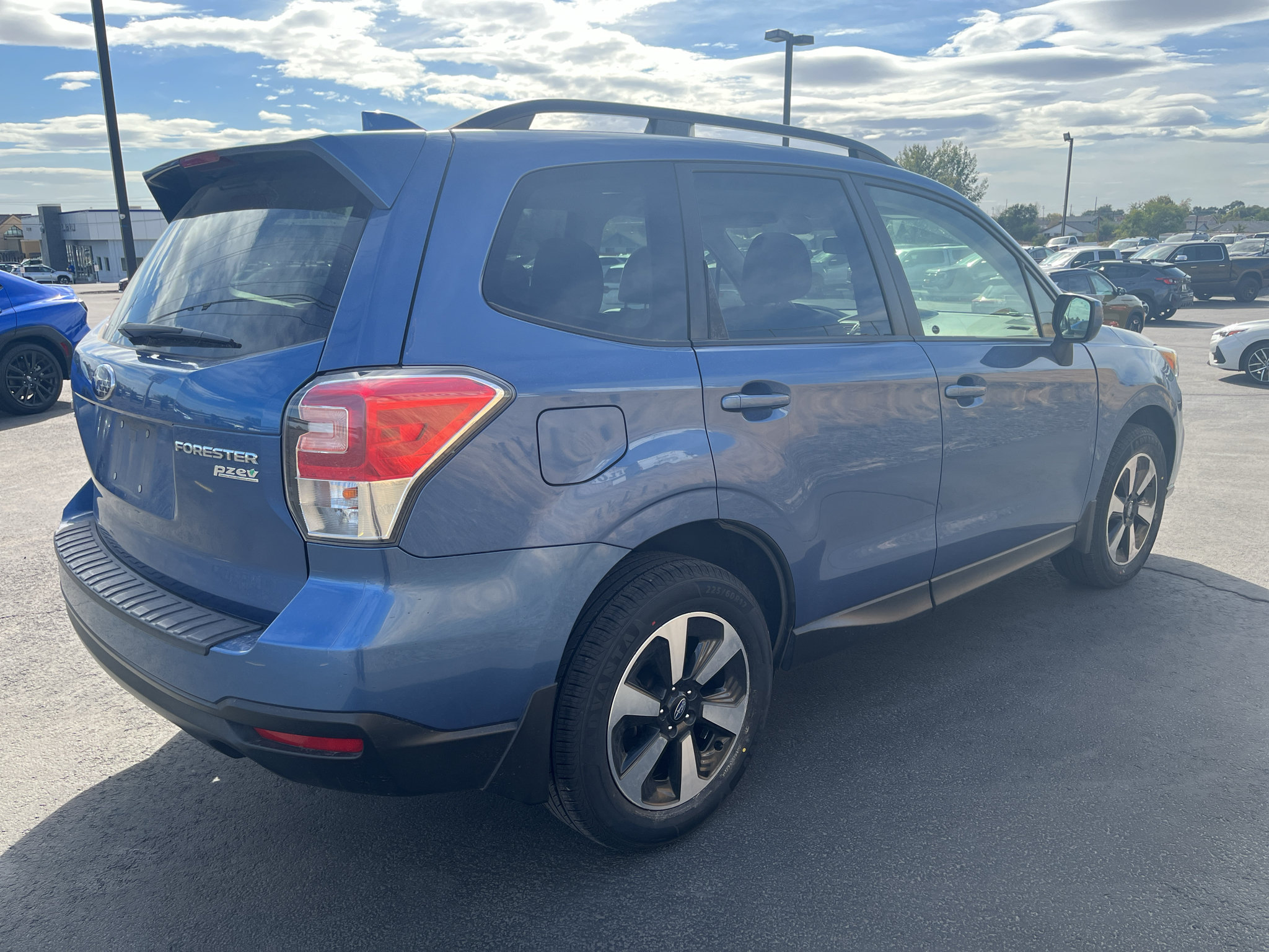 Used 2017 Subaru Forester 2.5i Premium AWD/4WD image 3