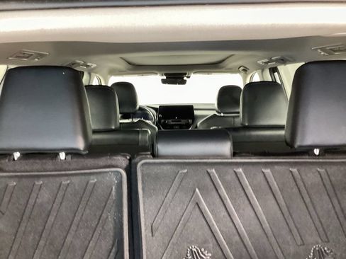 Used 2024 Toyota Grand Highlander AWD image 15