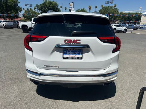 Used 2018 GMC Terrain Denali w/ Comfort Package FWD image 4