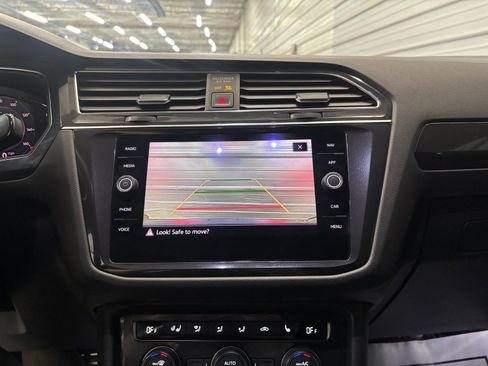 Used 2021 Volkswagen Tiguan SEL Premium R-Line image 19