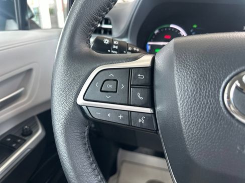 Certified 2025 Toyota Sienna XLE FWD image 27