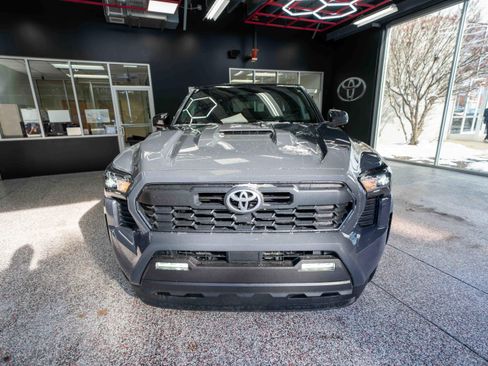 Used 2024 Toyota Tacoma TRD Sport image 6