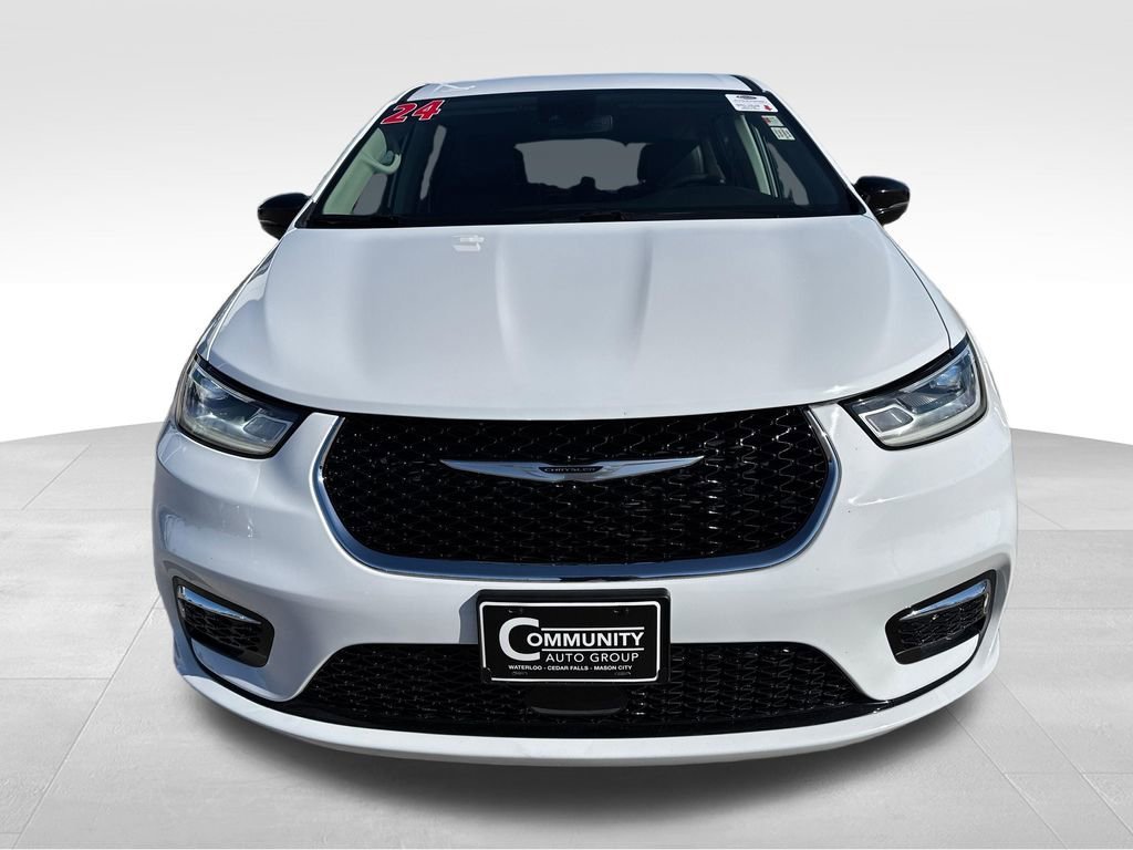 Used 2024 Chrysler Pacifica Touring-L FWD image 8
