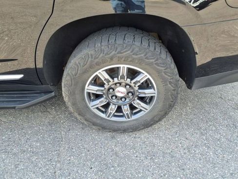 Used 2022 GMC Yukon SLT w/ SLT Premium Package image 21