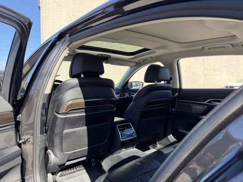 Used 2022 BMW 740i xDrive AWD/4WD image 21