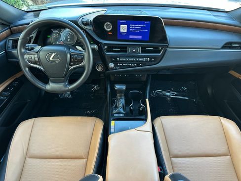 Used 2025 Lexus ES 300h w/ Premium Package image 15
