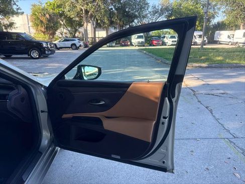 Used 2019 Lexus ES 350 w/ Premium Package FWD image 20