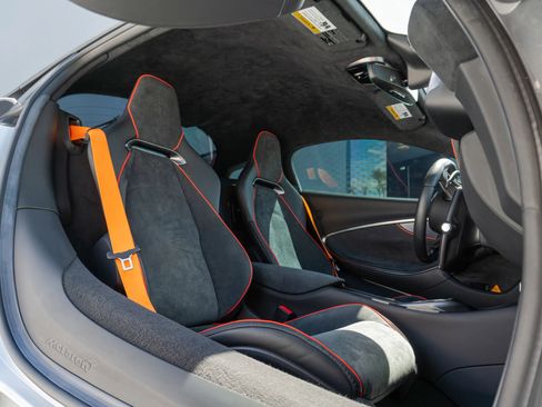 Used 2023 McLaren Artura RWD image 16