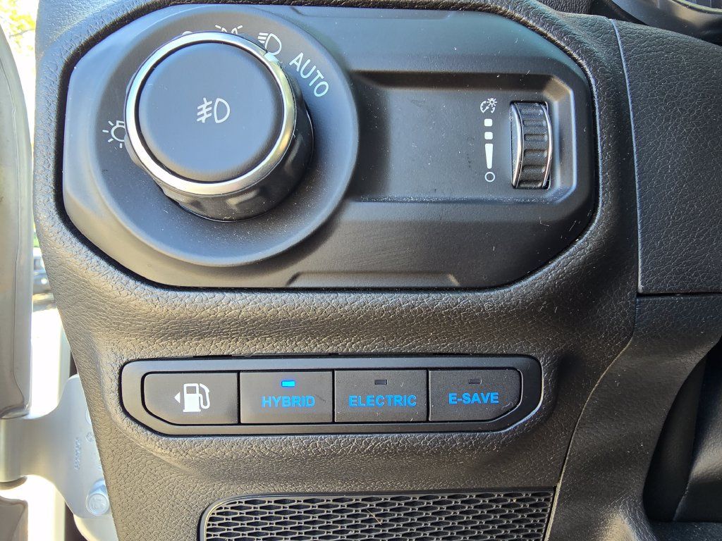 Used 2023 Jeep Wrangler Unlimited Sahara w/ Cold Weather Group AWD/4WD image 32