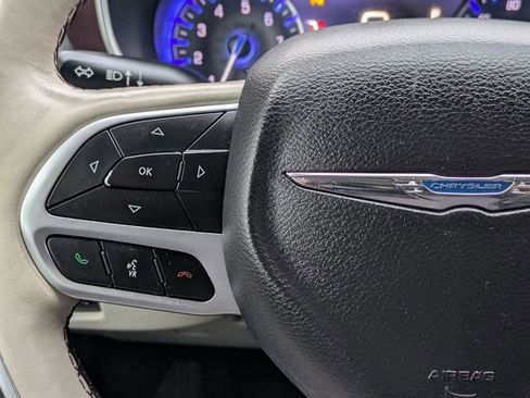 Used 2019 Chrysler Pacifica Limited image 18