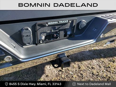 Used 2022 Chevrolet Silverado 1500 LTZ w/ Z71 Off-Road Package image 10