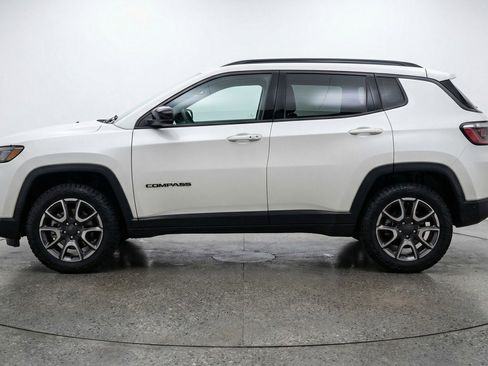 Used 2025 Jeep Compass Trailhawk AWD/4WD image 5