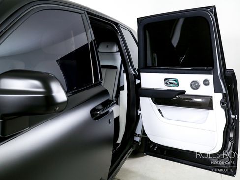 Certified 2025 Rolls-Royce Cullinan Black Badge AWD/4WD image 17