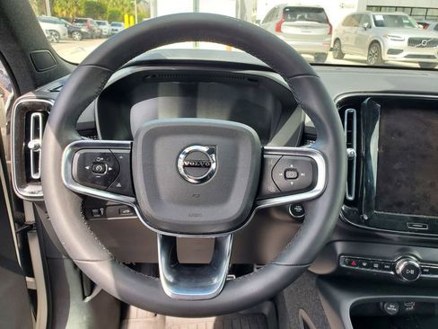 Certified 2022 Volvo XC40 T5 R-Design w/ Protection Package Premier image 17