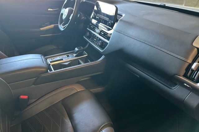 Used 2023 Nissan Pathfinder Platinum FWD image 15