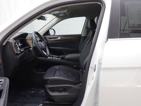 Certified 2024 Volkswagen Atlas SE w/ Black Wheel Package image 5