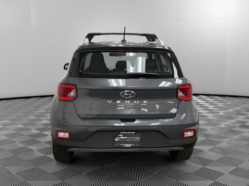 Used 2023 Hyundai Venue SEL image 4