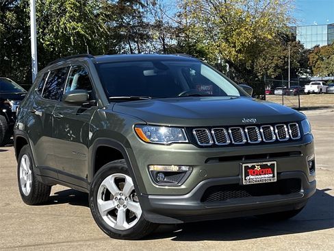 Used 2020 Jeep Compass Latitude w/ Cold Weather Group image 2