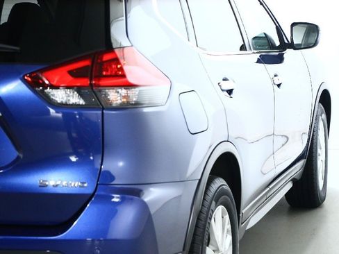 Used 2020 Nissan Rogue SV image 45