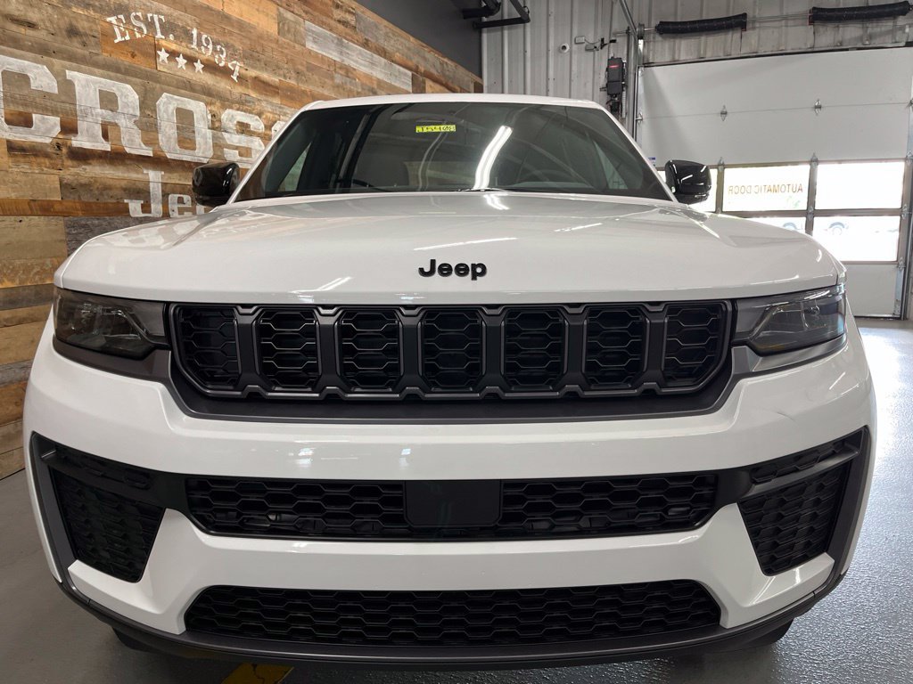 New 2026 Jeep Grand Cherokee Altitude AWD/4WD image 5
