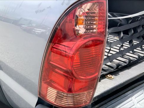 Used 2015 Toyota Tacoma 4x4 Access Cab w/ Convenience Package image 26