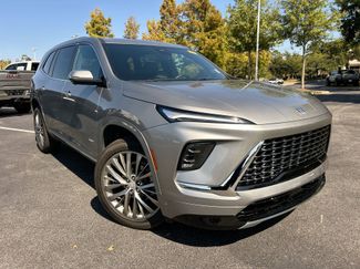 Used 2025 Buick Enclave Avenir video 2