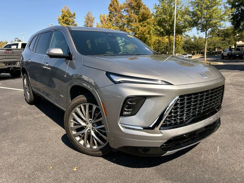 Used 2025 Buick Enclave Avenir image 2