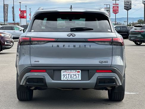 Certified 2025 INFINITI QX60 Luxe w/ Black Edition image 5