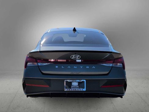 Used 2025 Hyundai Elantra Sport image 7
