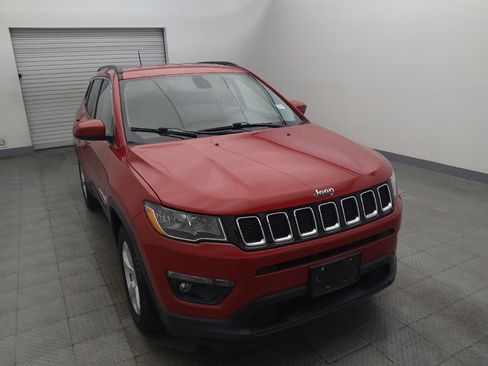 Used 2018 Jeep Compass Latitude w/ Cold Weather Group FWD image 14