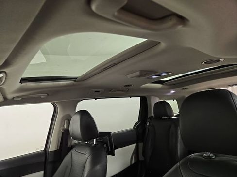 Used 2023 Kia Carnival SX Prestige FWD image 31