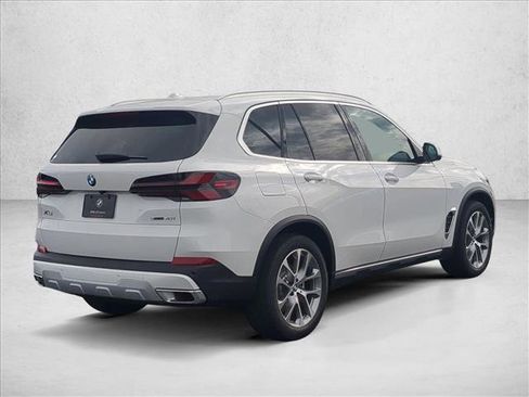 New 2026 BMW X5 sDrive40i image 2
