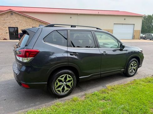 Used 2019 Subaru Forester Premium AWD/4WD image 4