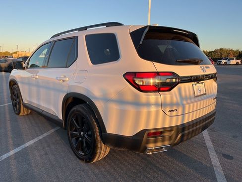 Used 2025 Honda Pilot Black Edition image 6