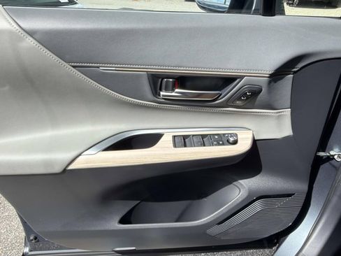 Certified 2024 Toyota Venza Limited image 7
