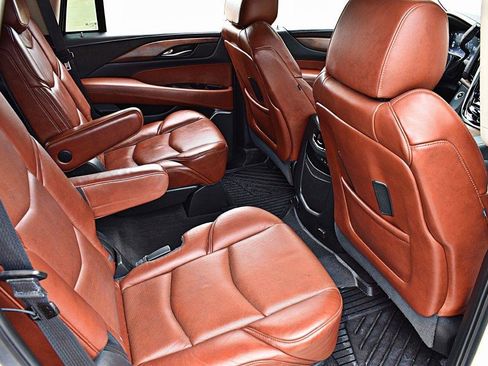 Used 2020 Cadillac Escalade Luxury RWD image 22