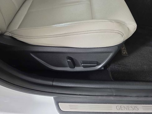 Used 2020 Genesis G70 2.0T image 30