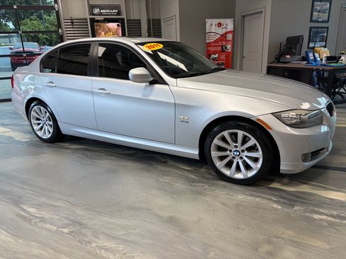Used 2011 BMW 328i xDrive Sedan AWD/4WD image 23