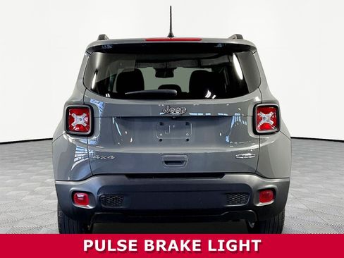 Used 2022 Jeep Renegade Latitude w/ Convenience Group AWD/4WD image 5