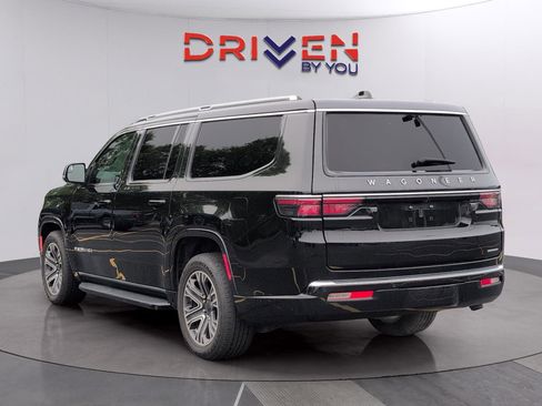 Used 2024 Jeep Wagoneer L Series II RWD image 3
